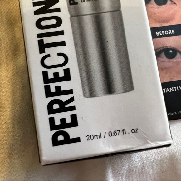 Peter Thomas Roth Instant Eye Primer - Picture 5 of 6